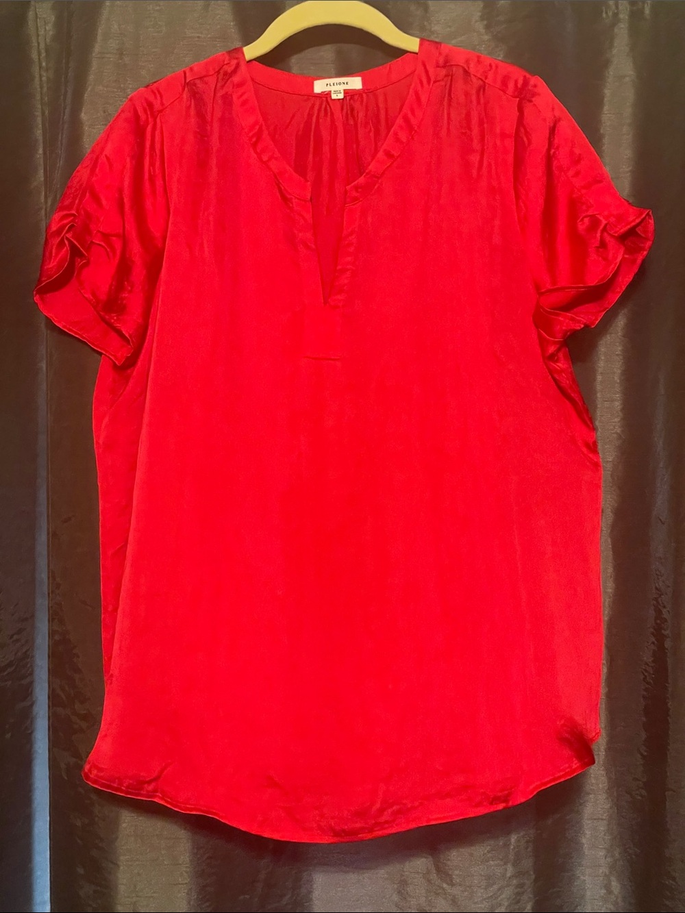 Pleione V-Neck Short Sleeve Blouse in Bright Red